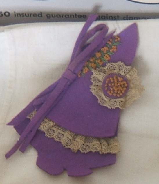 Sunbonnet-baby needle book